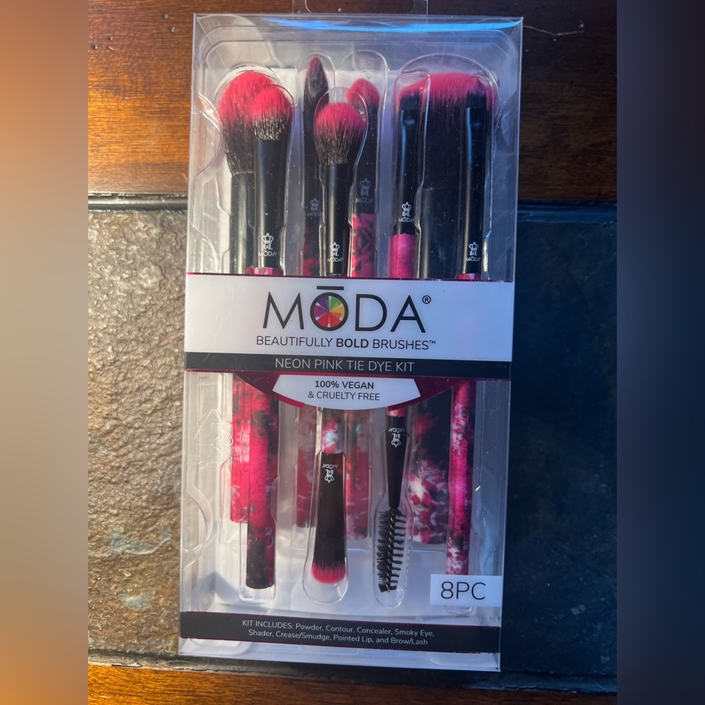 MODA Neon Pink Tie Dye Brush Set 8 pc set NIB